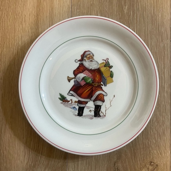 Christmas Santa Plates - Picture 2 of 9